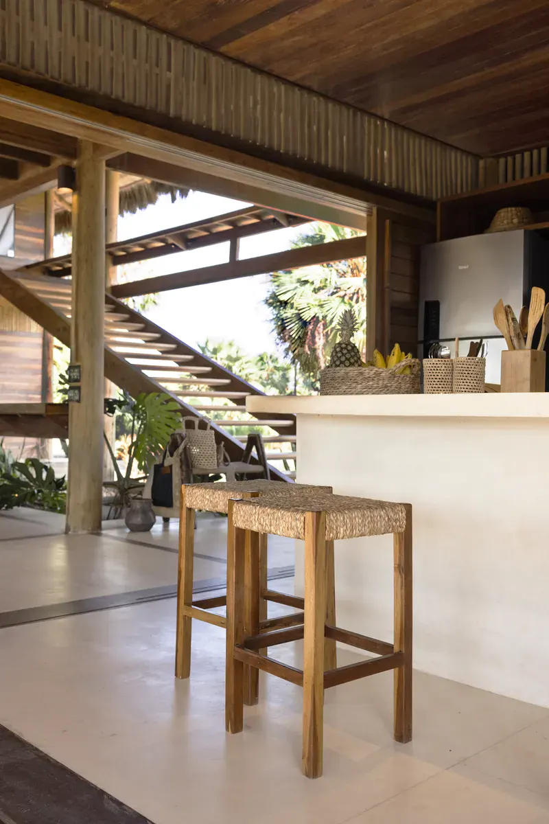 Detalhe de mobília e iluminação natural