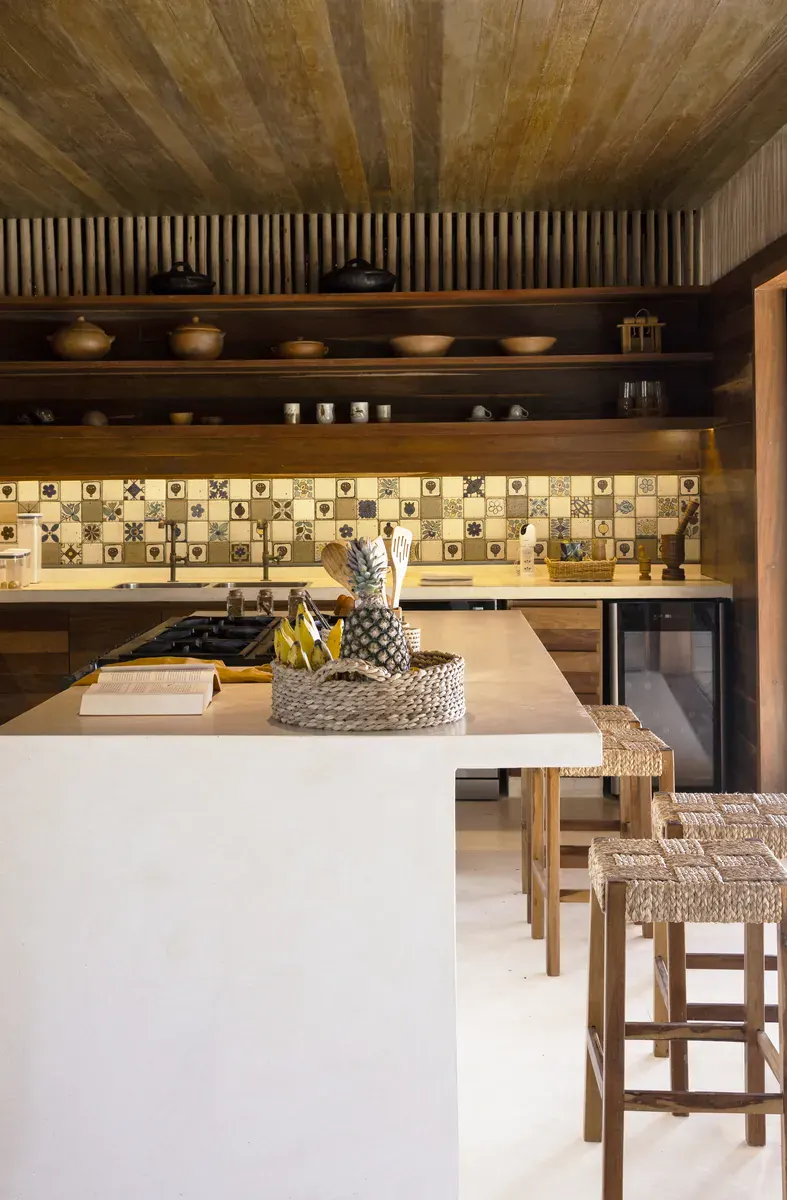 Ambiente integrado com vista para palmeiras