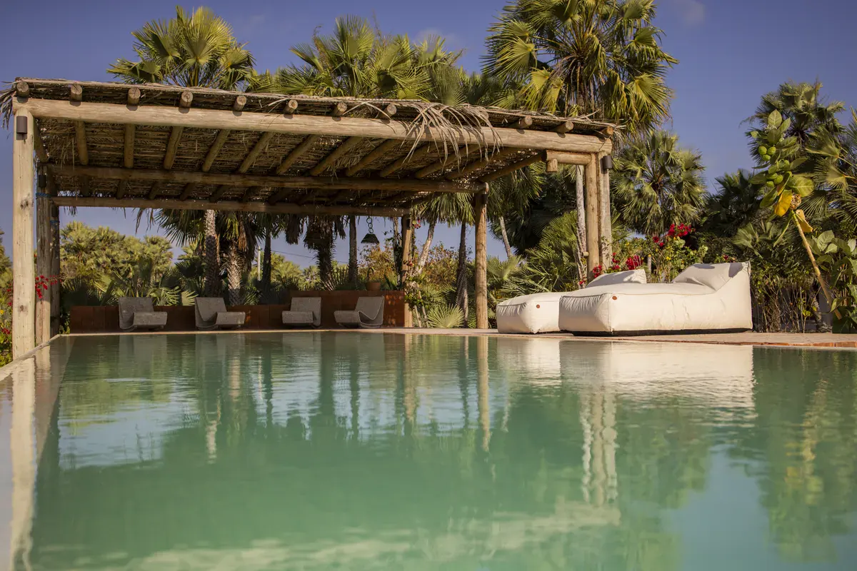 Piscina ao entardecer